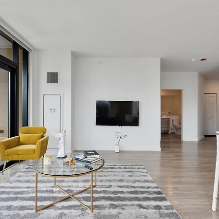 Aurelien Spacious Apartments In The Heart Of Gold Coast Чикаго Екстериор снимка