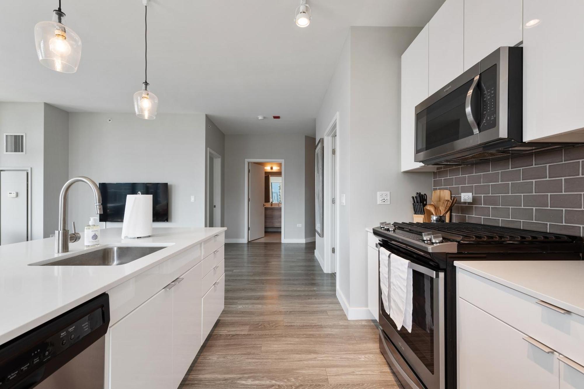 Aurelien Spacious Apartments In The Heart Of Gold Coast Чикаго Екстериор снимка
