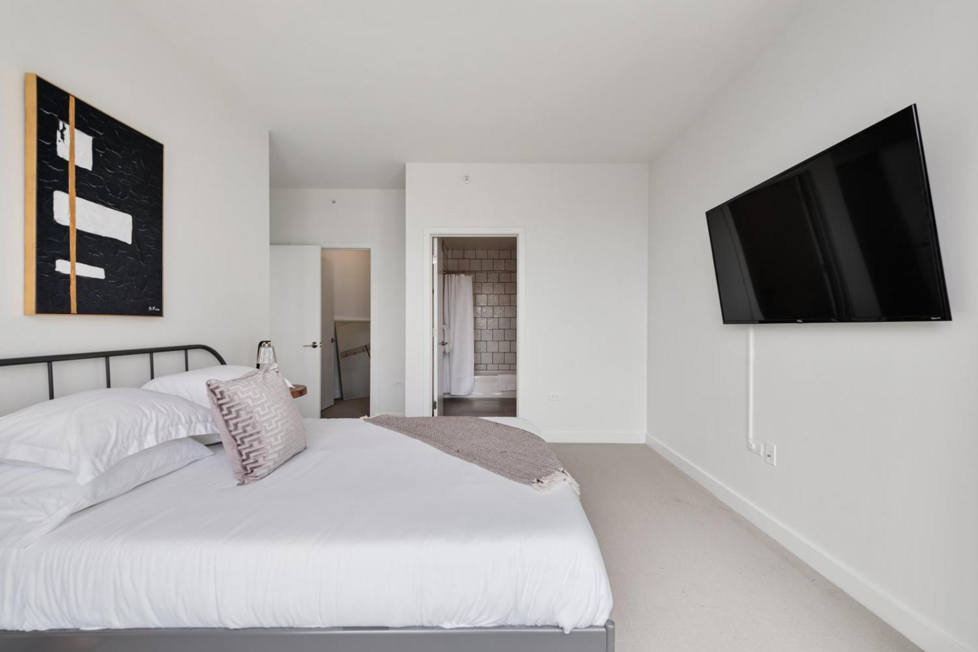 Aurelien Spacious Apartments In The Heart Of Gold Coast Чикаго Екстериор снимка