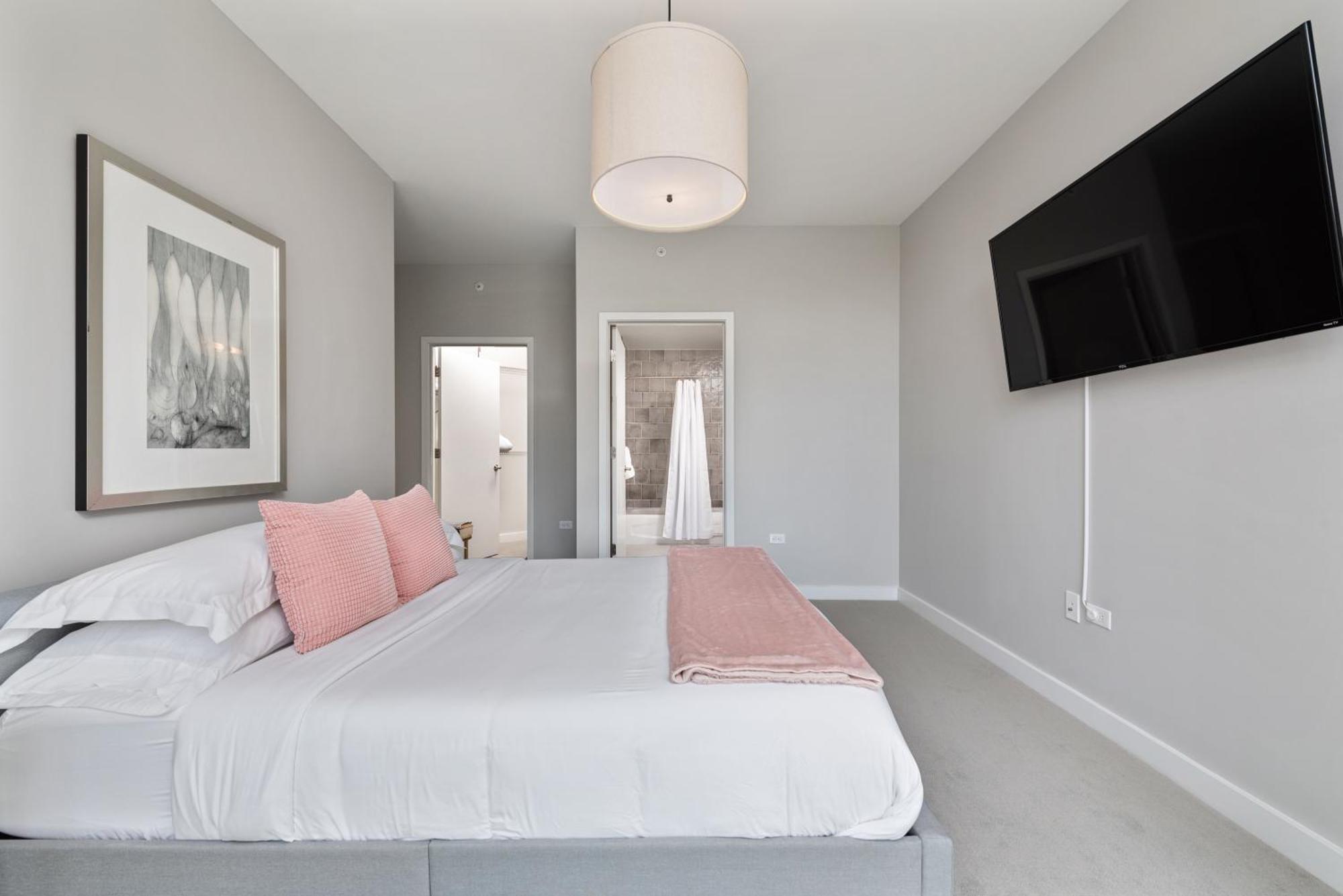 Aurelien Spacious Apartments In The Heart Of Gold Coast Чикаго Екстериор снимка