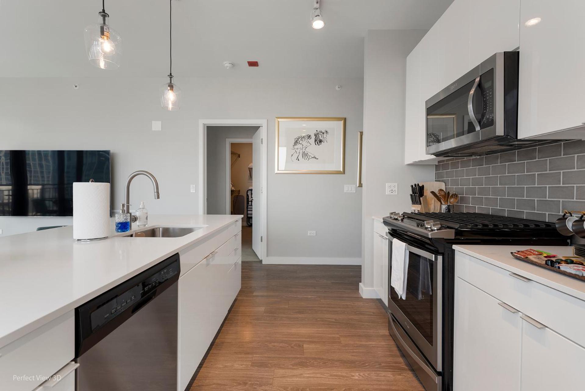 Aurelien Spacious Apartments In The Heart Of Gold Coast Чикаго Екстериор снимка