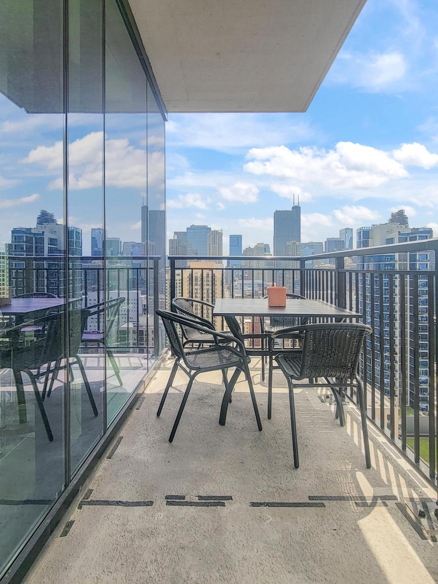 Aurelien Spacious Apartments In The Heart Of Gold Coast Чикаго Екстериор снимка
