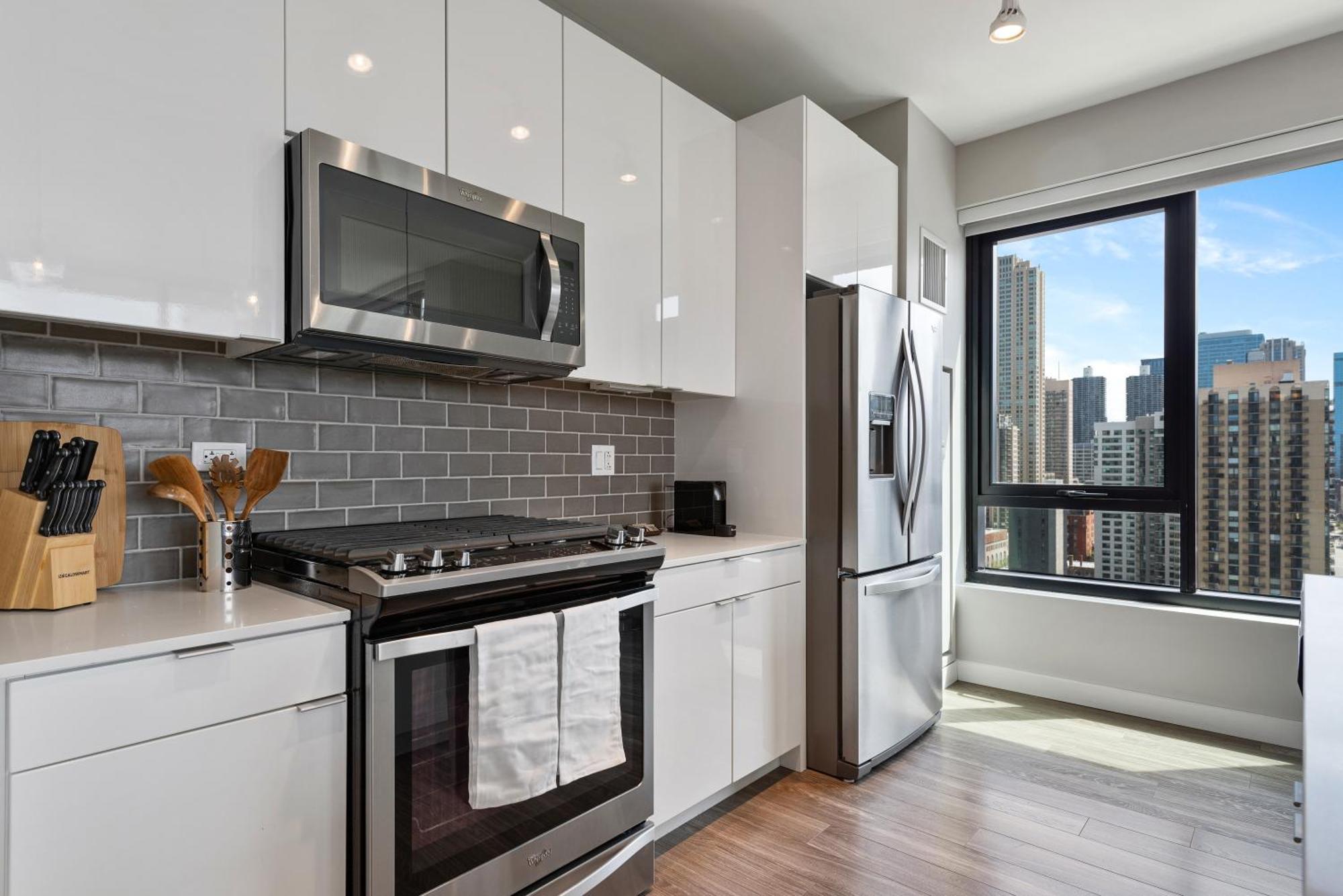 Aurelien Spacious Apartments In The Heart Of Gold Coast Чикаго Екстериор снимка