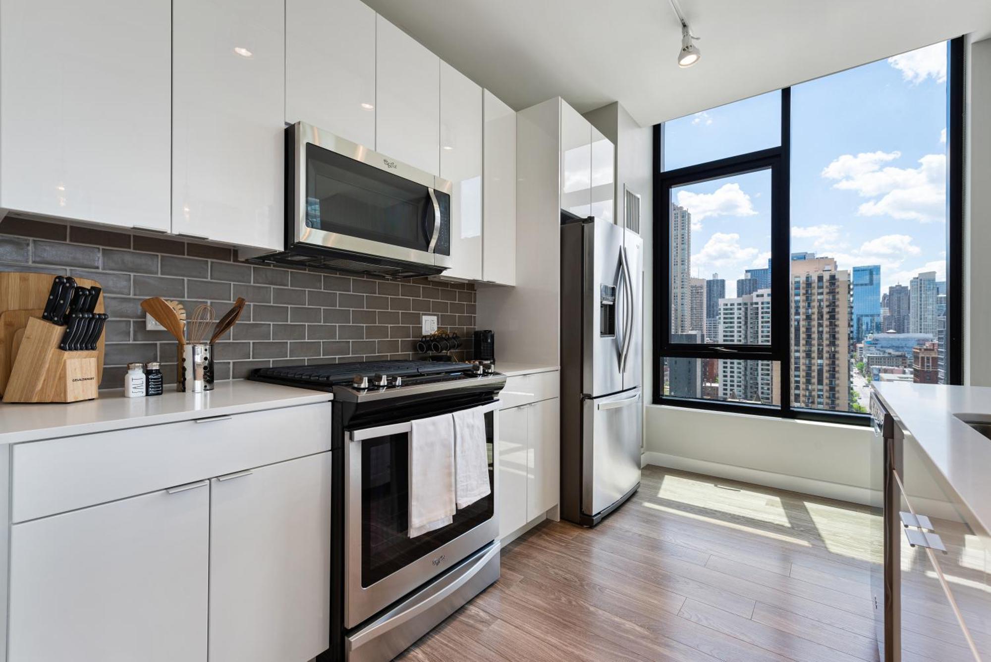 Aurelien Spacious Apartments In The Heart Of Gold Coast Чикаго Екстериор снимка