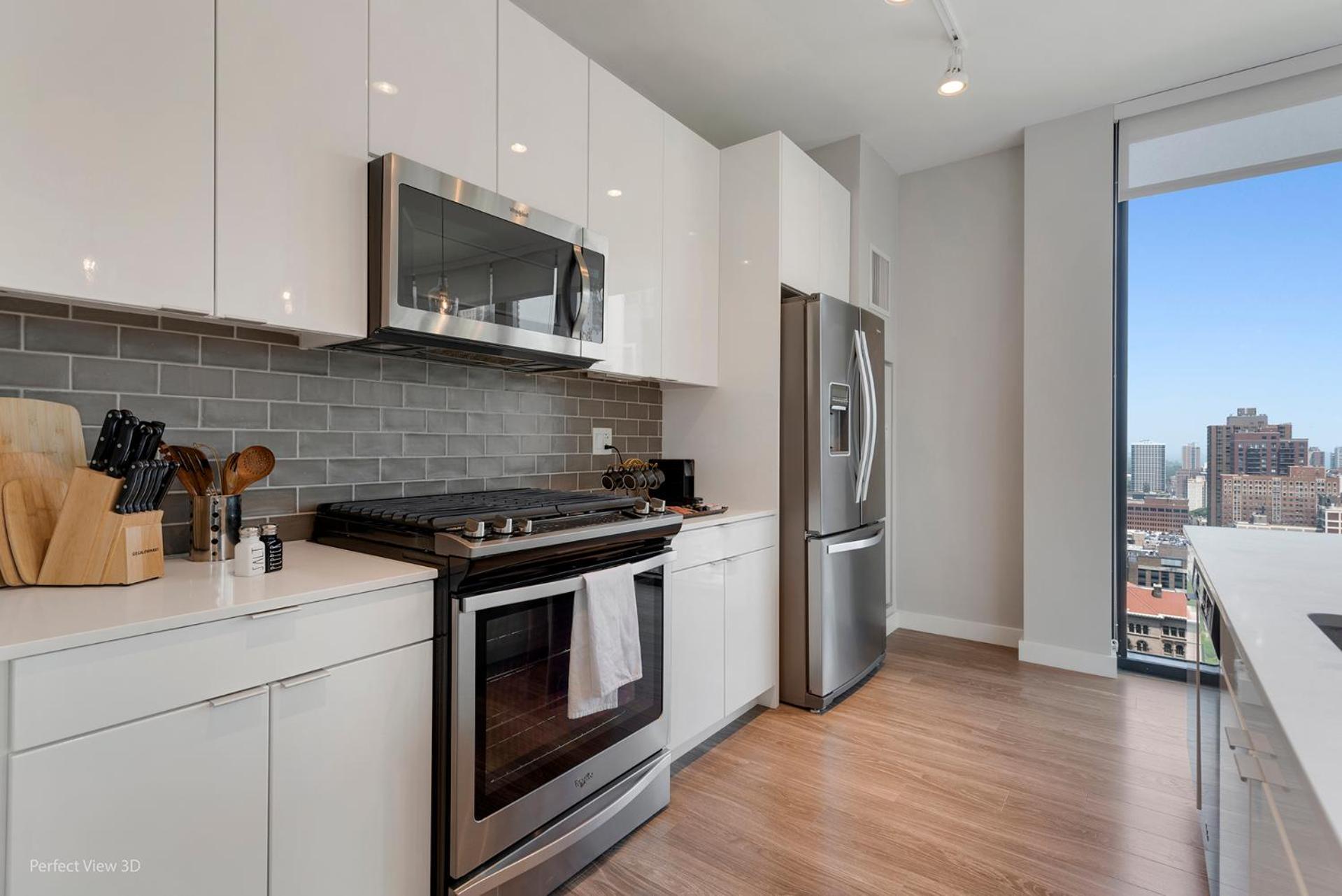 Aurelien Spacious Apartments In The Heart Of Gold Coast Чикаго Екстериор снимка