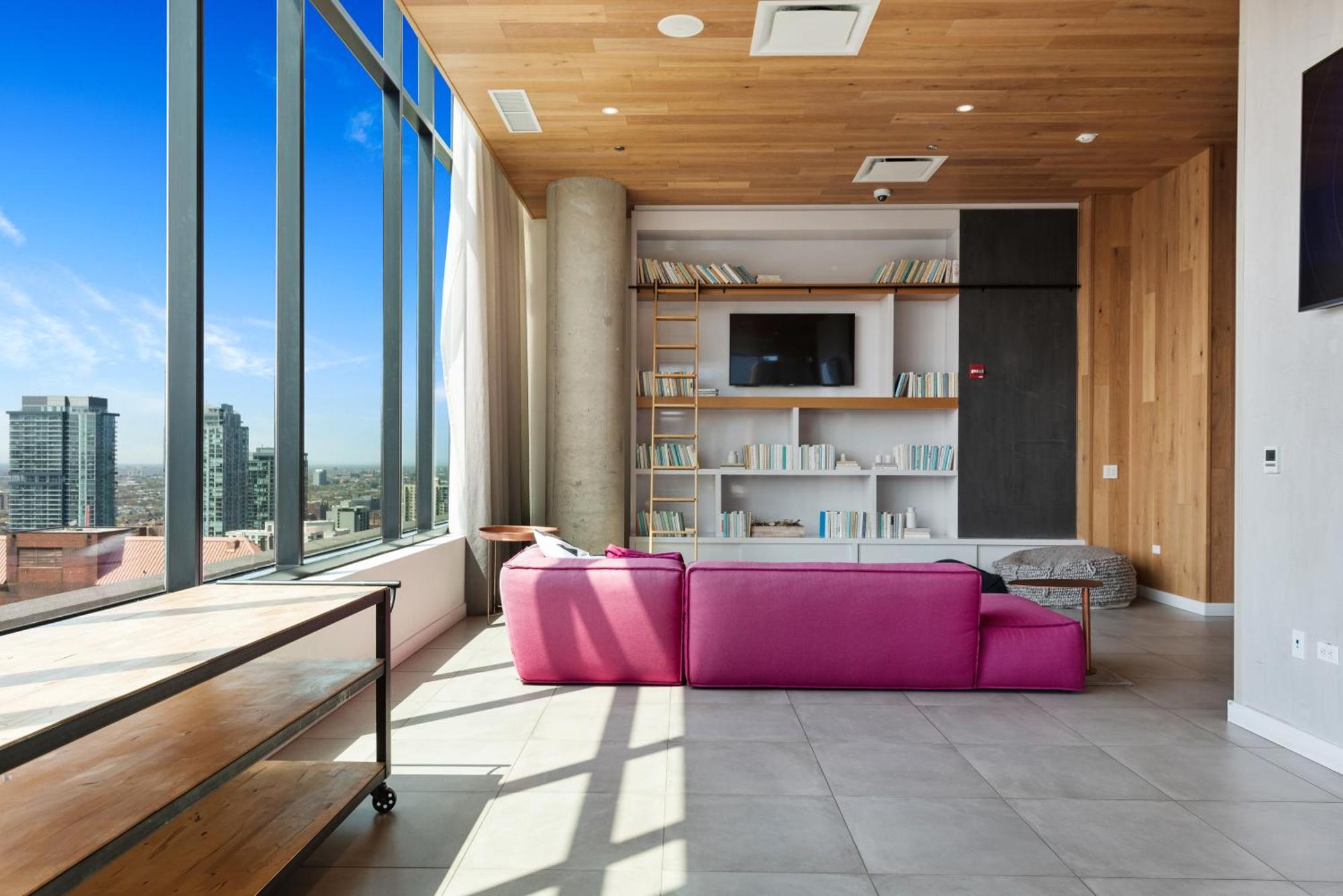 Aurelien Spacious Apartments In The Heart Of Gold Coast Чикаго Екстериор снимка