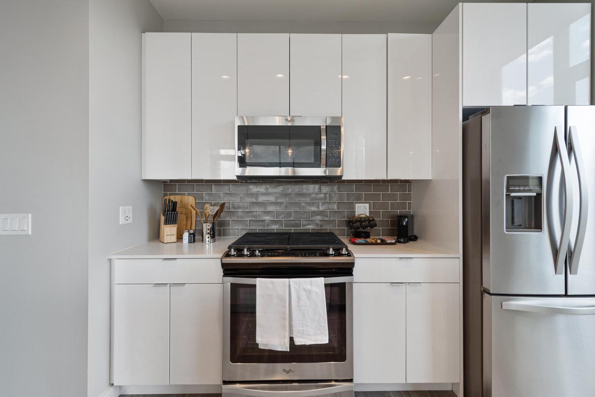 Aurelien Spacious Apartments In The Heart Of Gold Coast Чикаго Екстериор снимка