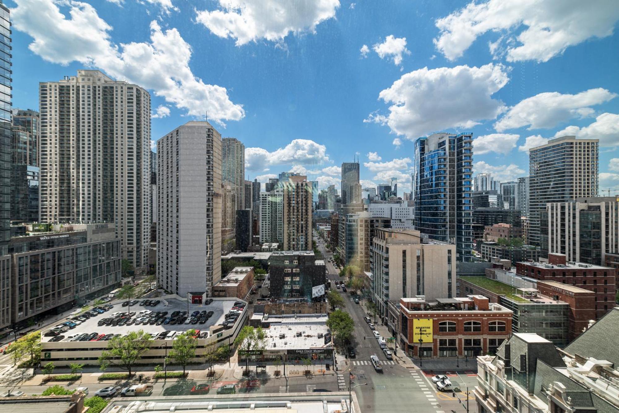 Aurelien Spacious Apartments In The Heart Of Gold Coast Чикаго Екстериор снимка